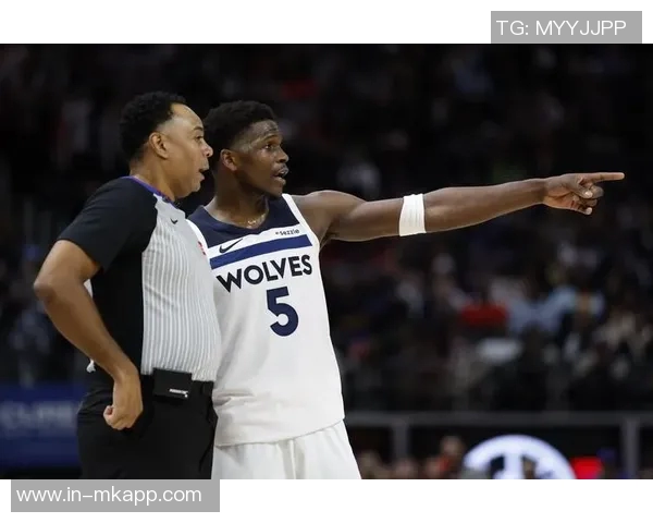 爱德华兹上半场表现分析5中3罚球全中贡献12分失误频繁正负值惨淡