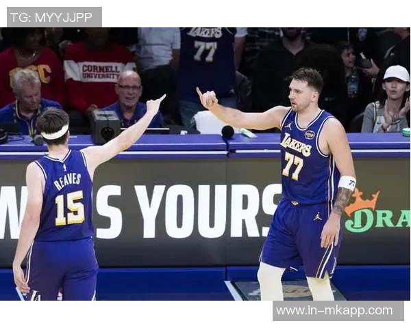 东契奇谈里夫斯受伤情况表示愿意提供支持并强调恢复的重要性