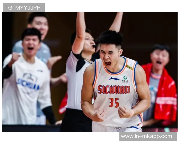 杨鸣分析雄鹿冬窗试探字母交易市场为夏季运作铺路