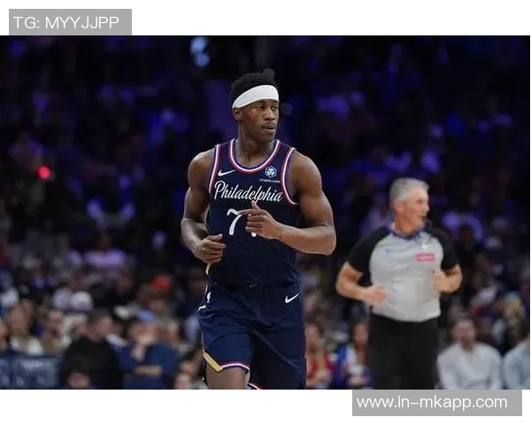 埃奇库姆表现平平24分钟内8投仅4中收获12分4篮板